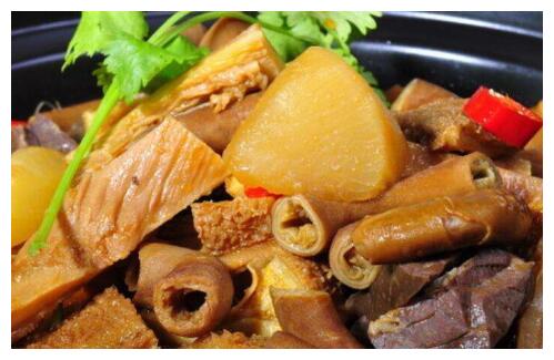 广州小巷子里的牛杂之王！明火慢炖三小时，当天现买新鲜原料