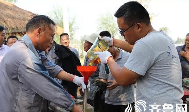山东交通技师学院农机义诊助秋收 为乡村幼儿园捐赠教学办公器材
