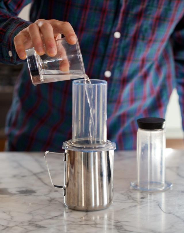 物理学家发明的咖啡冲泡器具，带你了解爱乐压的好玩之处