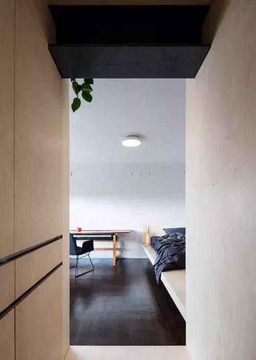 26㎡单身公寓，玄关也是厨房，走道藏衣柜，还有宽敞客厅