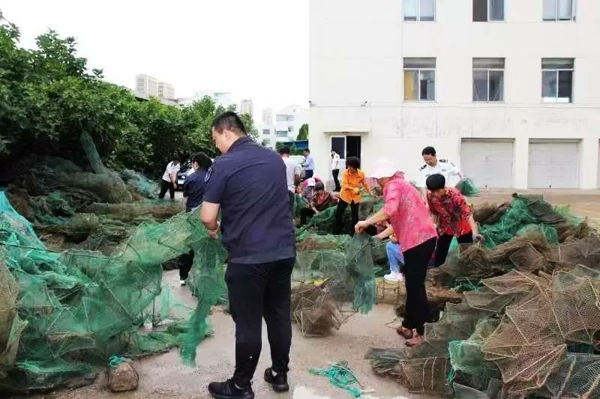开海更需严执法！荣成集中销毁违禁渔具14000多套