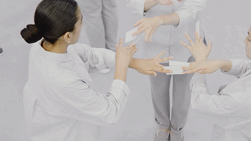 日本刷屏级魔性广告，100人如何交换名片？