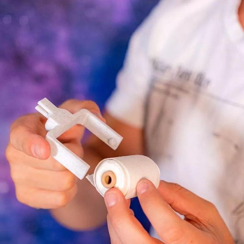 乐高袜子、卷纸耳环...呢位哥记专门发明d无聊嘢?