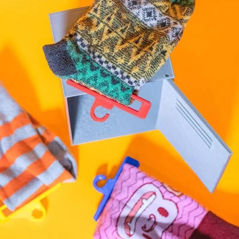 乐高袜子、卷纸耳环...呢位哥记专门发明d无聊嘢?