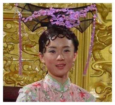 女星雷人古装造型，关晓彤头顶缝纫机不算什么！