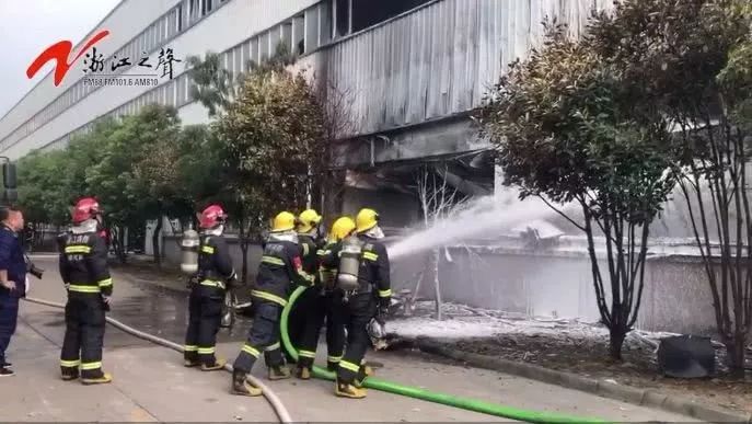 吴兴区一企业化学品原料发生爆炸！现场浓烟滚滚