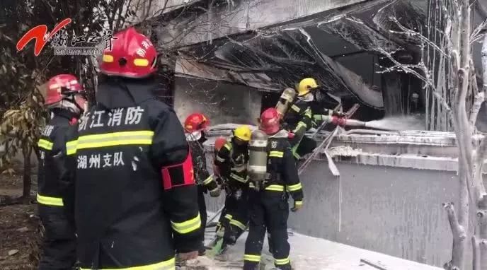 吴兴区一企业化学品原料发生爆炸！现场浓烟滚滚
