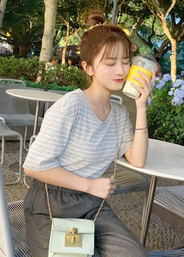 暂时别穿阔腿裤了,小仙女处流行“饼干裤”,至少能显瘦10斤