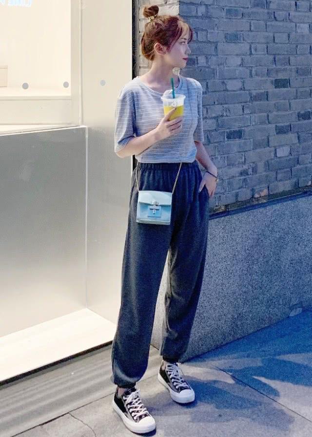 暂时别穿阔腿裤了,小仙女处流行“饼干裤”,至少能显瘦10斤