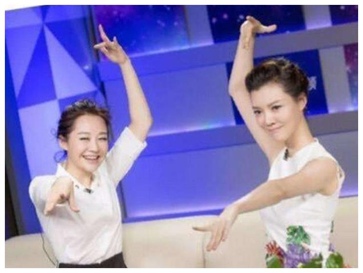 助理曝光了一个生活中不一样的许晴,用袜子当眼罩还睡的挺香