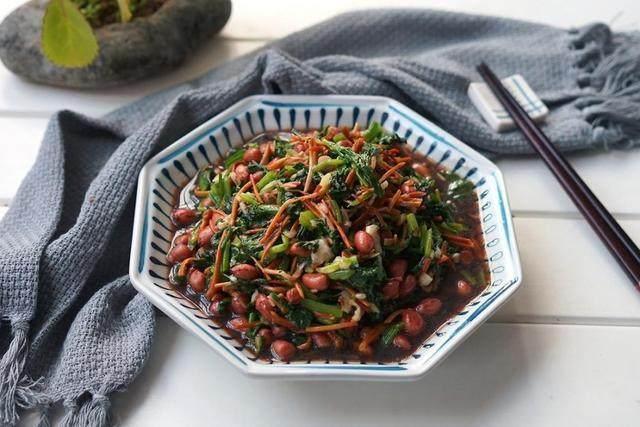 美食推荐:腊肉莴笋,莲藕焖鸭,鲜虾炒韭菜,菠菜醋拌花生米