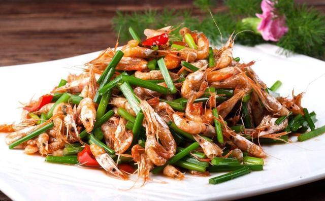美食推荐:腊肉莴笋,莲藕焖鸭,鲜虾炒韭菜,菠菜醋拌花生米