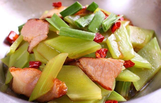 美食推荐:腊肉莴笋,莲藕焖鸭,鲜虾炒韭菜,菠菜醋拌花生米