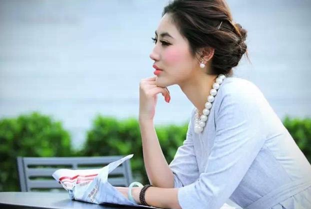 娘家嫂子生孩子,我给一千,她给我一袋饼干,尝了一口我红了眼眶