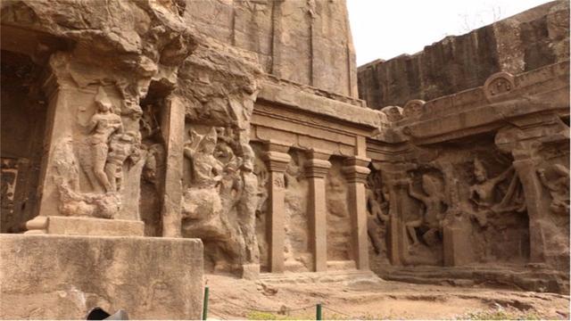 印度公元8世纪建的神庙,由一整块巨石雕刻成,建造过程至今是谜