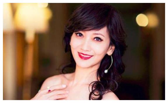 白娘子赵雅芝保养过度,王熙凤邓婕自然养护,网友:差别一目了然