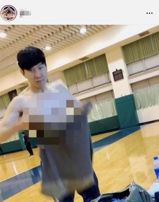 林俊杰把上半身打了马赛克直言是害羞！网友：娱乐界的一股清流！