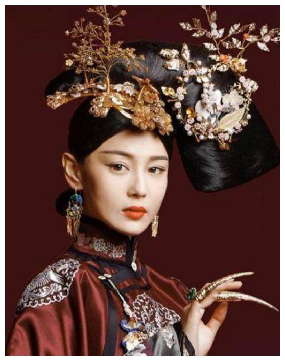 四位女星古装造型，关晓彤的缝纫机算不上什么，直到我看到第四位