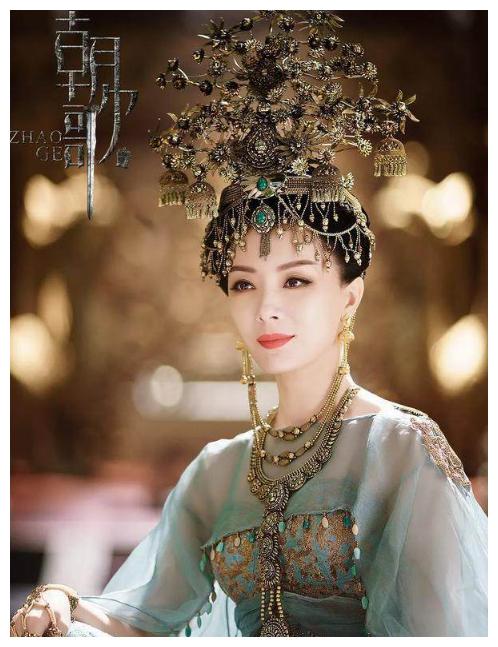 四位女星古装造型，关晓彤的缝纫机算不上什么，直到我看到第四位