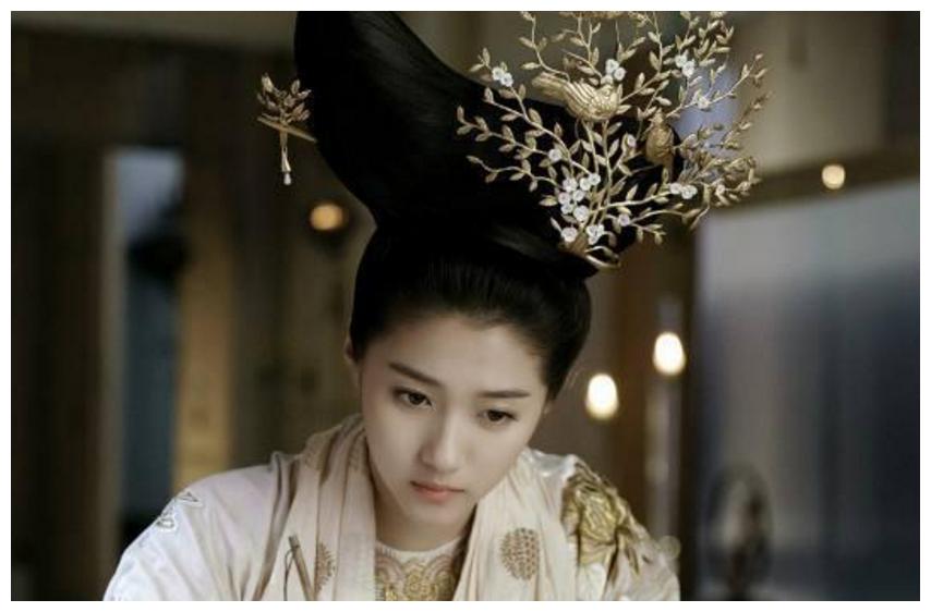 四位女星古装造型，关晓彤的缝纫机算不上什么，直到我看到第四位