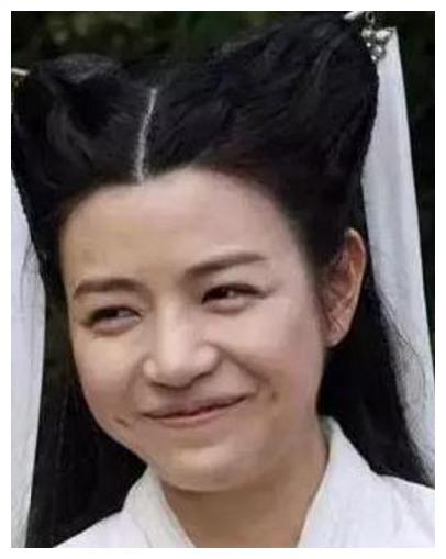 看完这些丑出天际影视造型，觉得关晓彤的缝纫机也很美