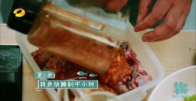莫干山民宿餐饮顾问教你：如何做一道营养开胃的地道酸辣柠檬鱼？