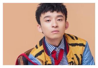 孙怡微博晒照,女儿上课全程啃饼干,自己很无奈,爸爸却力挺女儿