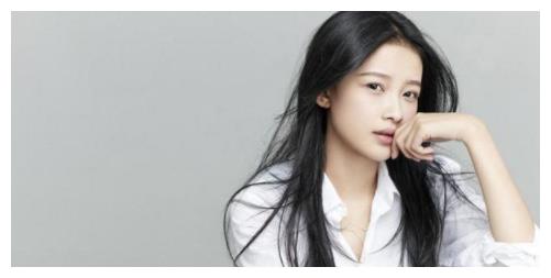 孙怡微博晒照,女儿上课全程啃饼干,自己很无奈,爸爸却力挺女儿