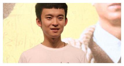 孙怡微博晒照,女儿上课全程啃饼干,自己很无奈,爸爸却力挺女儿