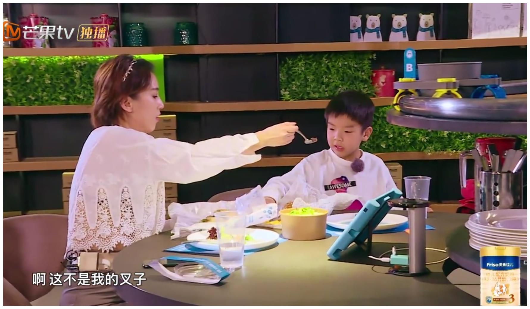 安迪的洁癖是不是太严重了，黄圣依用她的餐具喂安迪吃饭直接拒绝