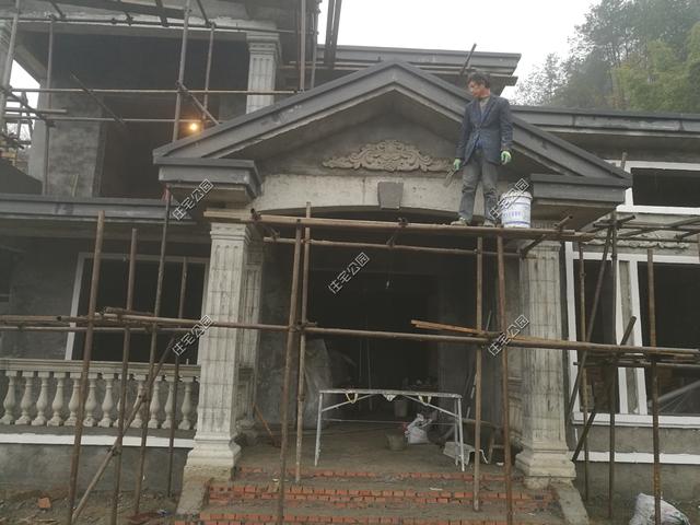 重庆刘先生回乡建洋楼，光挖机费就花了2万多，这房盖的有多好？