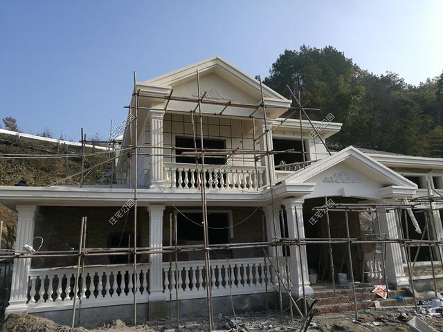 重庆刘先生回乡建洋楼，光挖机费就花了2万多，这房盖的有多好？