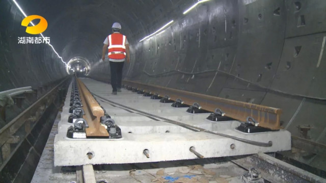 长沙地铁5号线今年底试运行！部分站点出入口、站顶装饰装修初见雏形