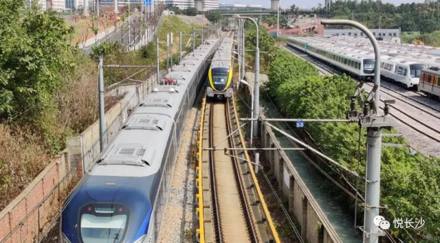 长沙地铁5号线今年底试运行！部分站点出入口、站顶装饰装修初见雏形
