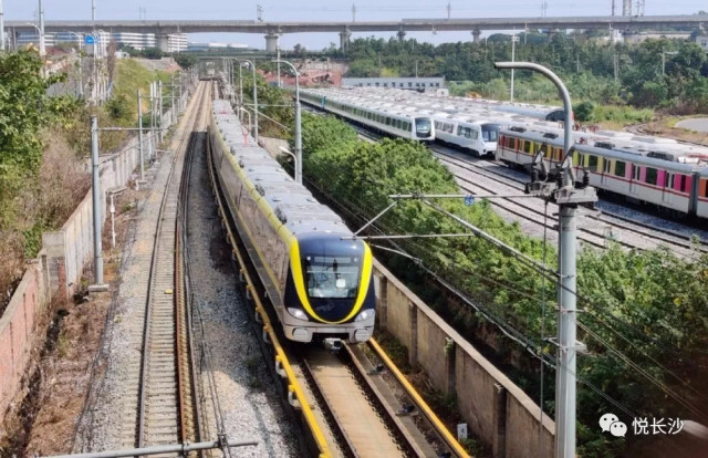 长沙地铁5号线今年底试运行！部分站点出入口、站顶装饰装修初见雏形