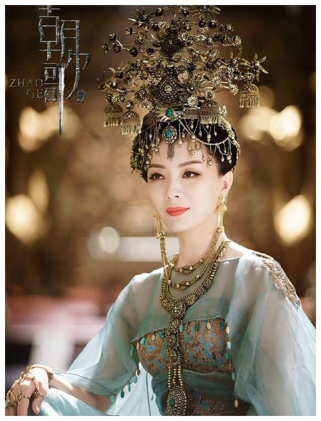 继关晓彤“缝纫机”后，于正作品又出新造型，网友：大概是维密秀