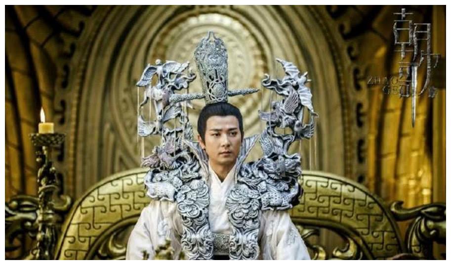继关晓彤“缝纫机”后，于正作品又出新造型，网友：大概是维密秀