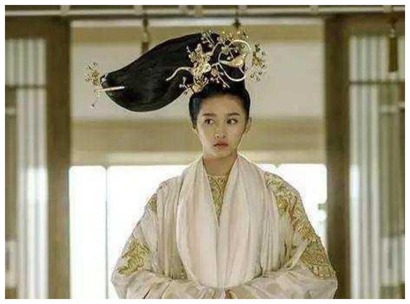 继关晓彤“缝纫机”后，于正作品又出新造型，网友：大概是维密秀