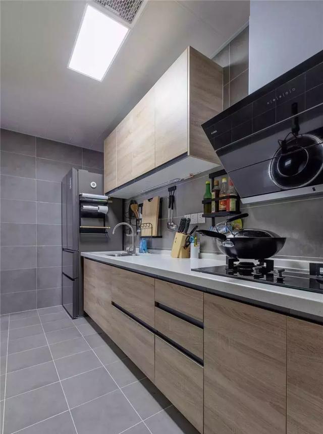 109平北欧三居,大理石+木饰面打造的电视墙你见过吗?