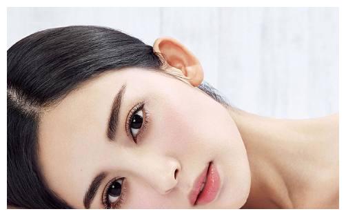娜扎演《缝纫机乐队》获认可，回忆刚出道时演技，她用四个字评价