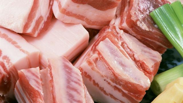 东坡肉这么做，肉软而不烂、肥而不腻，厨师分享这道菜的烹饪技巧