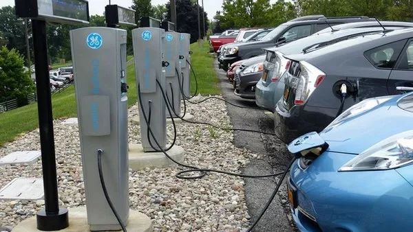 海南电动汽车充电设施怎么建?这场新闻发布会给出了答案→