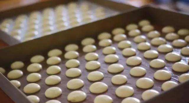 自制超好吃的蛋黄小饼干,酥脆可口,健康美味