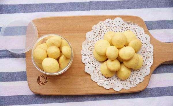 自制超好吃的蛋黄小饼干,酥脆可口,健康美味