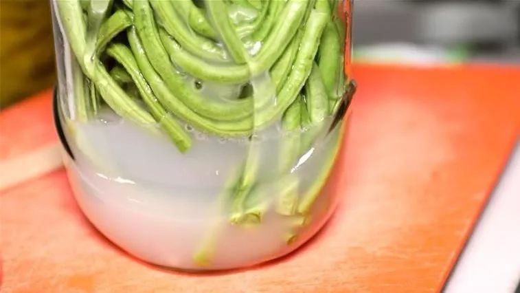 一个妙招两味调料，三天后这个家常食材就成了百搭美味