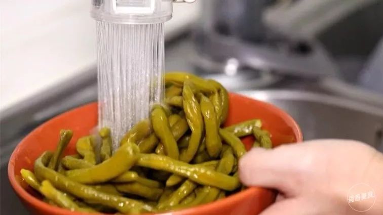 一个妙招两味调料，三天后这个家常食材就成了百搭美味