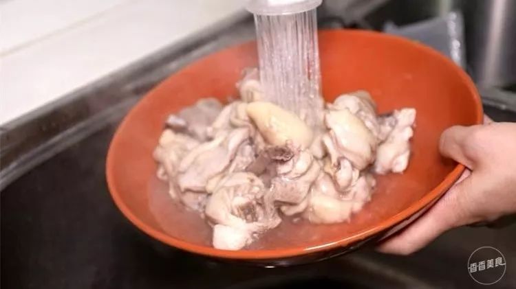 一个妙招两味调料，三天后这个家常食材就成了百搭美味