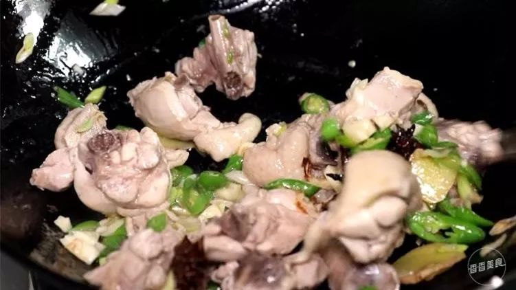 一个妙招两味调料，三天后这个家常食材就成了百搭美味