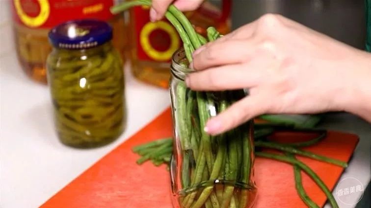 一个妙招两味调料，三天后这个家常食材就成了百搭美味