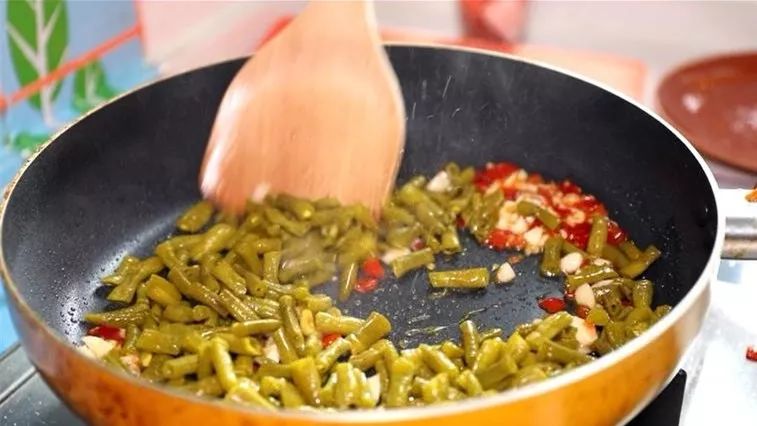 一个妙招两味调料，三天后这个家常食材就成了百搭美味